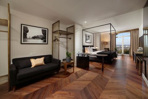Marina Deluxe Room 5